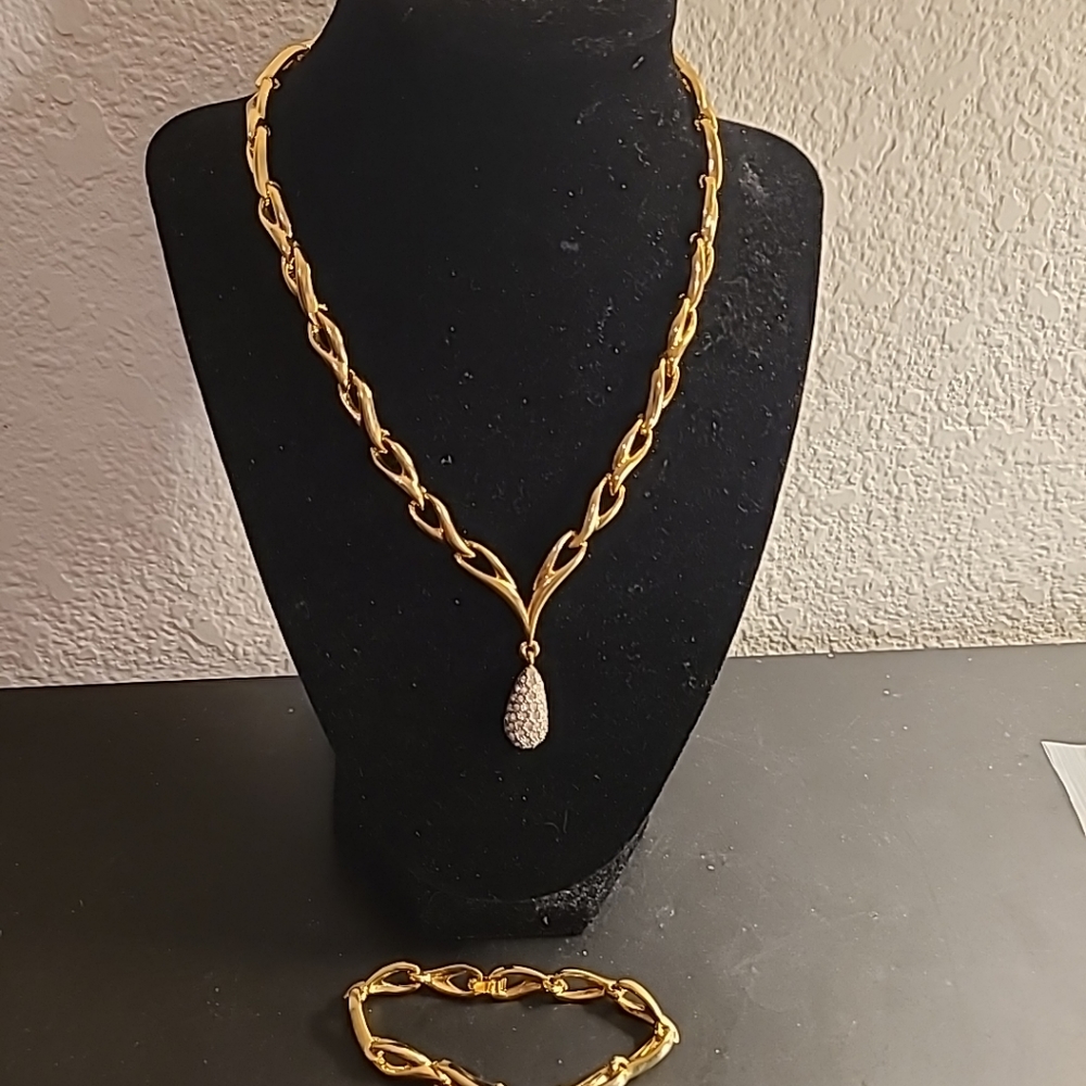 EXQUISITE VTG Kadi Design Austrian Rhinestone Gold Tone Necklace/ Bracelet Set.
